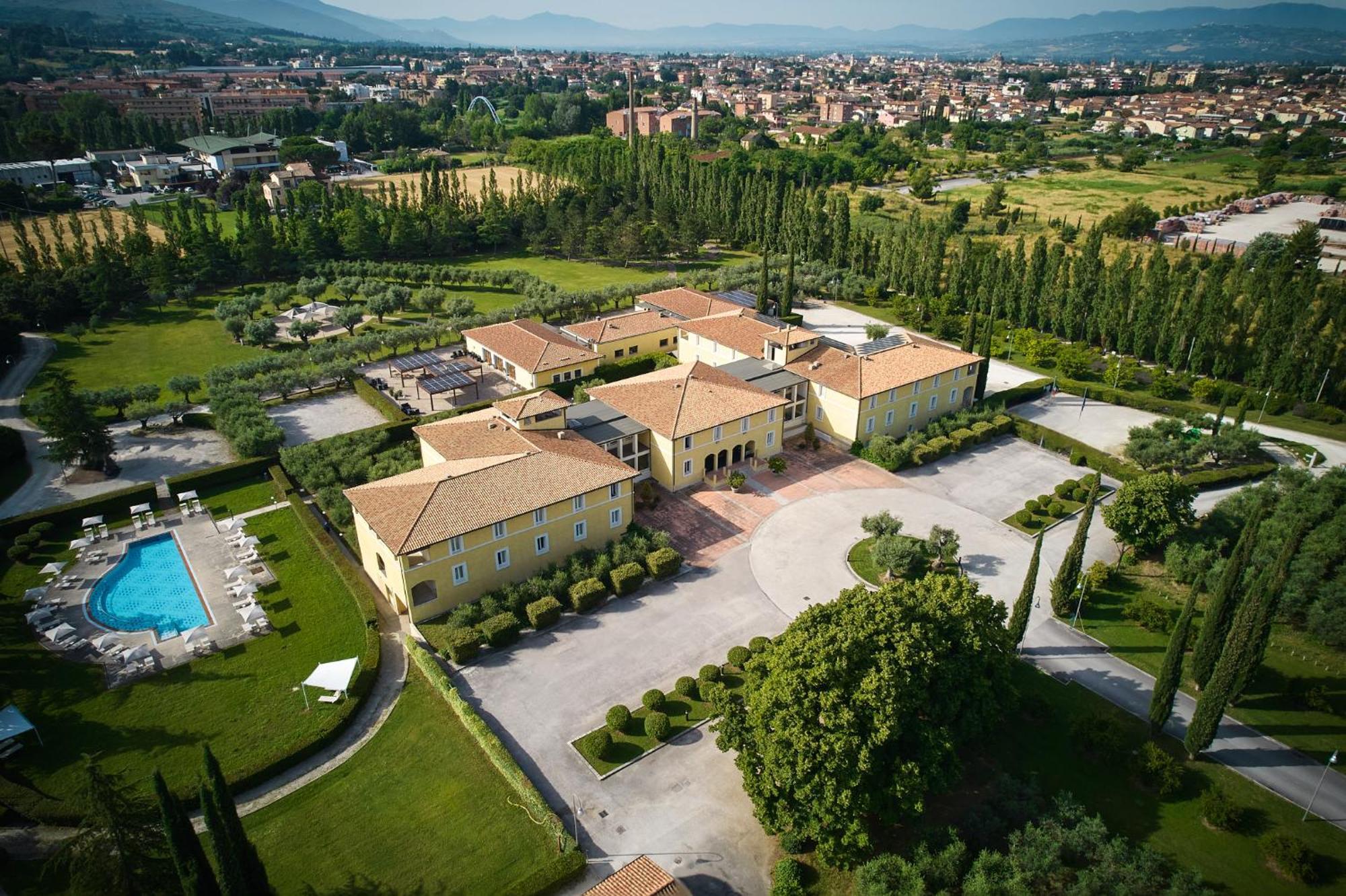 Delfina Palace Hotel Foligno Bagian luar foto