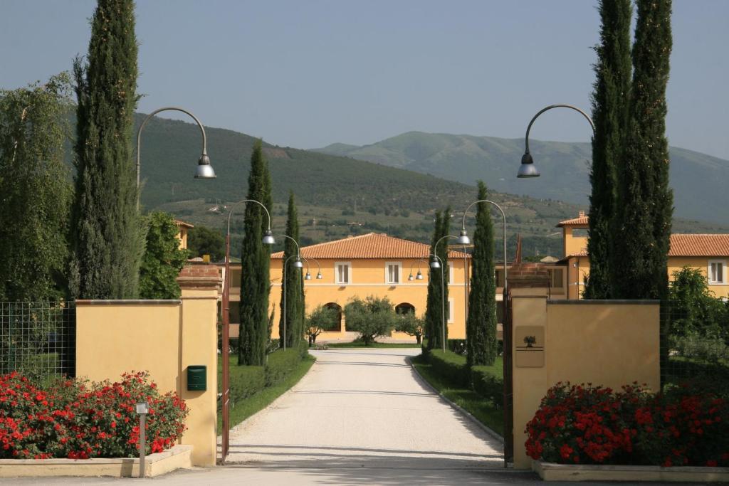 Delfina Palace Hotel Foligno Bagian luar foto